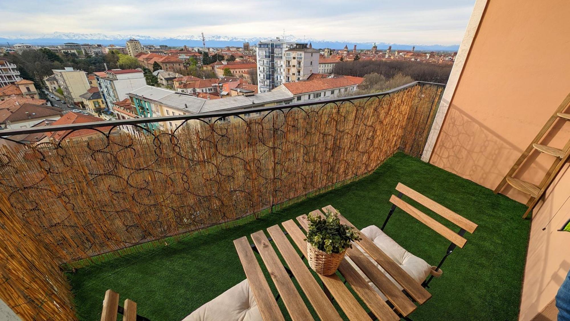 La Terrazza Del Re Apartment Vercelli Exterior photo