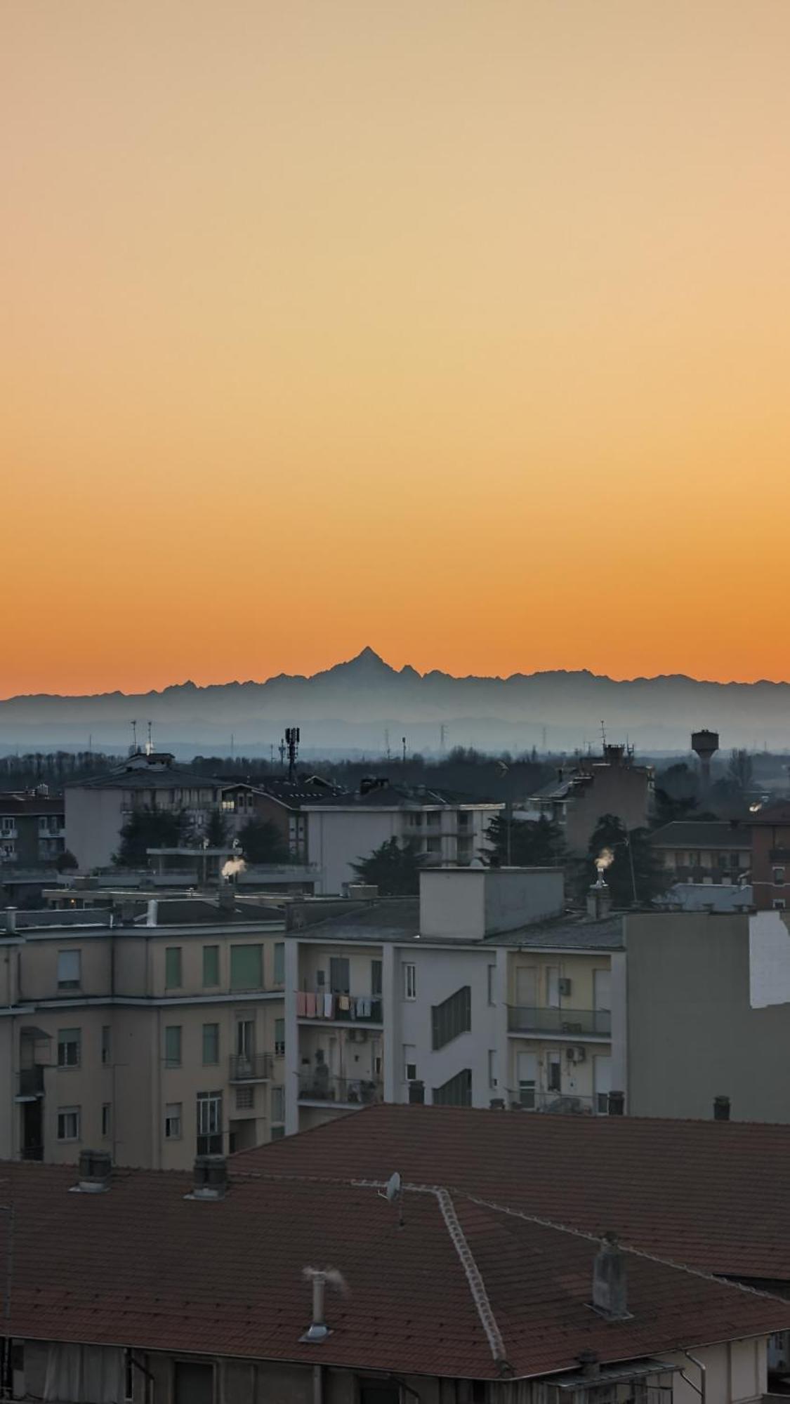 La Terrazza Del Re Apartment Vercelli Exterior photo